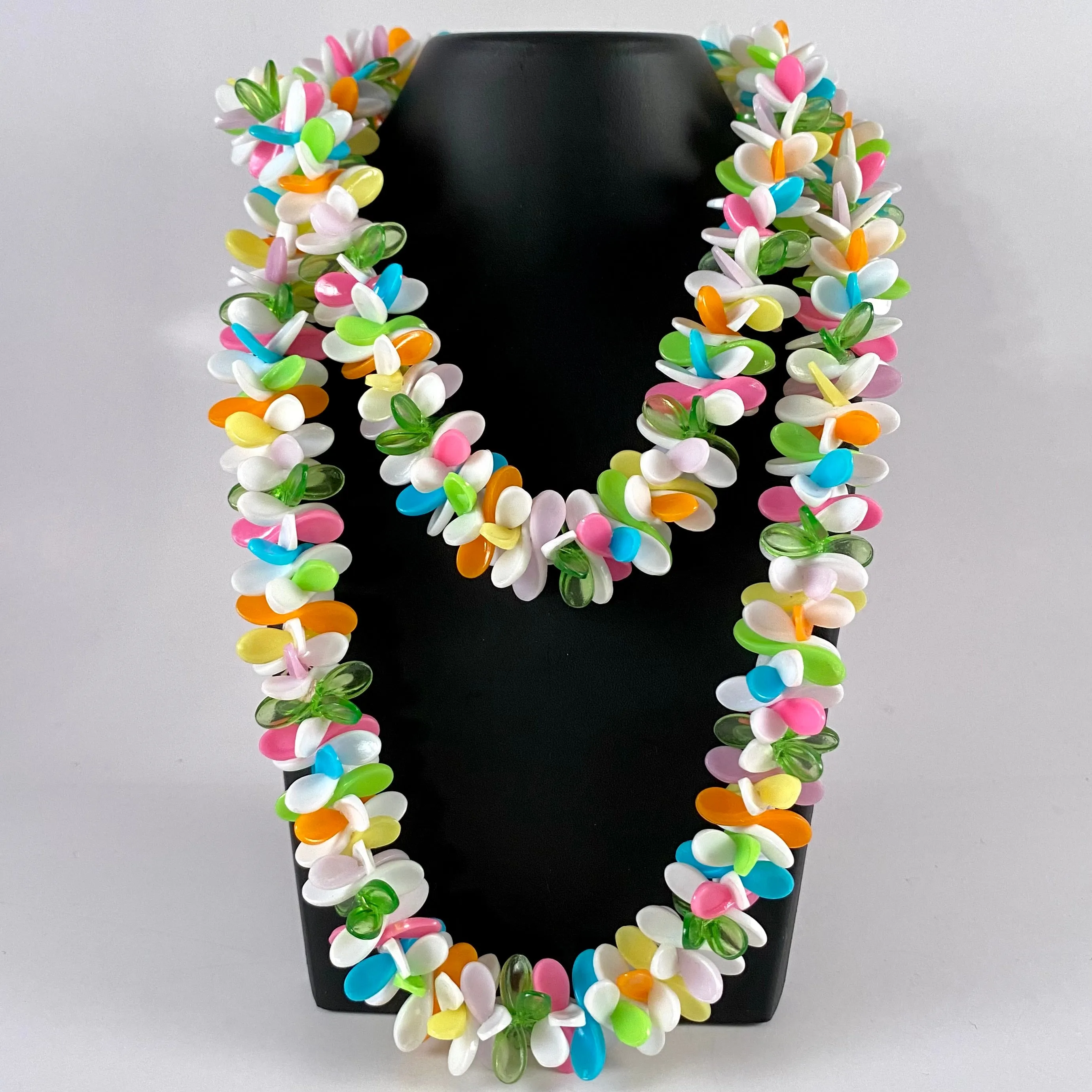 1960s Multi-Colored Hawaiian Lei Necklace