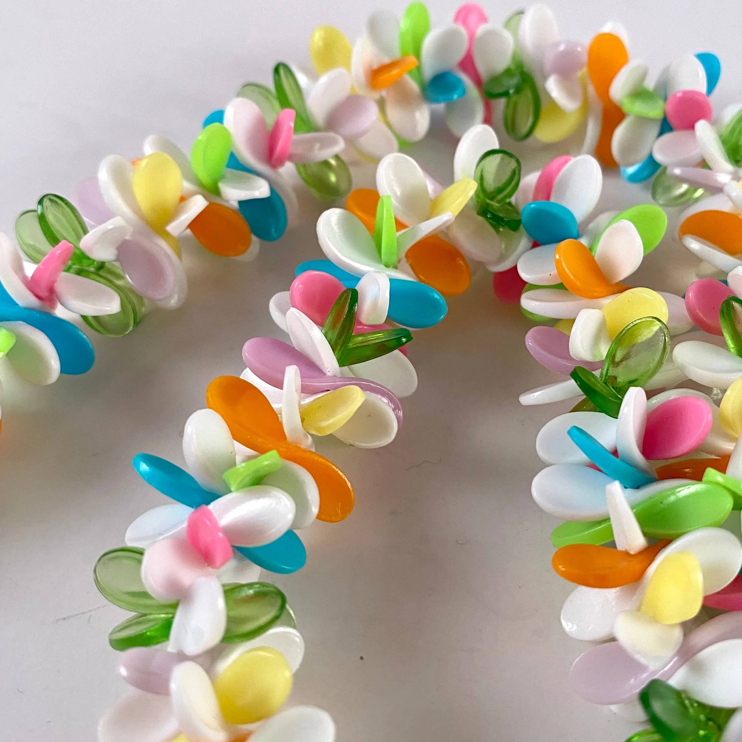 1960s Multi-Colored Hawaiian Lei Necklace